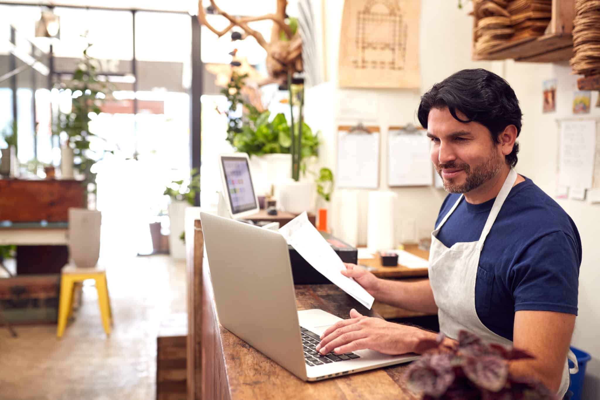 Small business owner in Nashville enjoying the benefits of Citizens Bank’s digital business banking services.