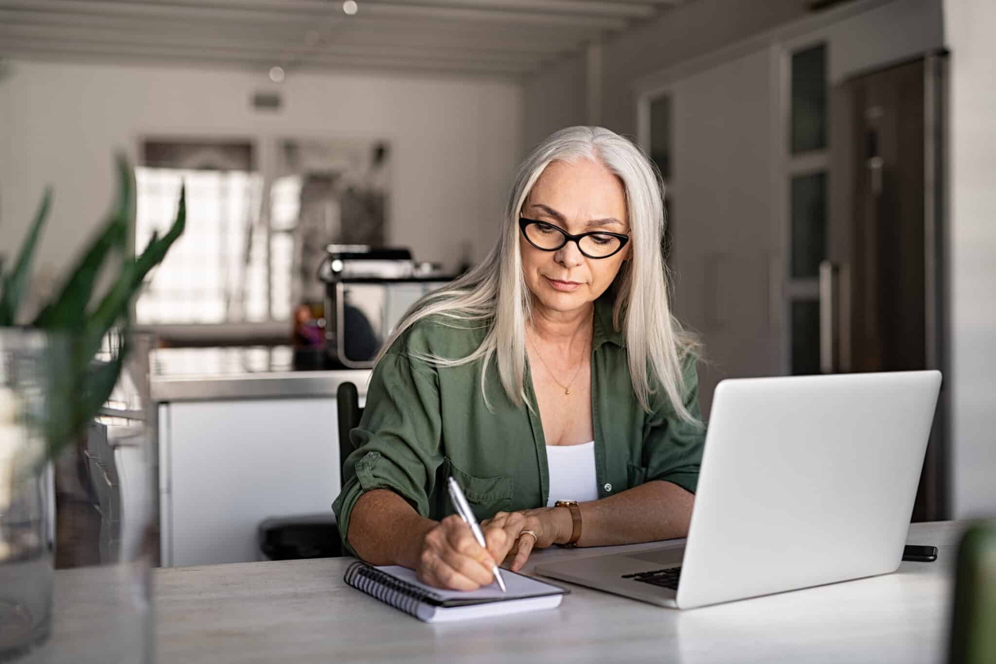 Senior woman working from home in Nashville while tracking side hustle income with smart personal banking solutions.